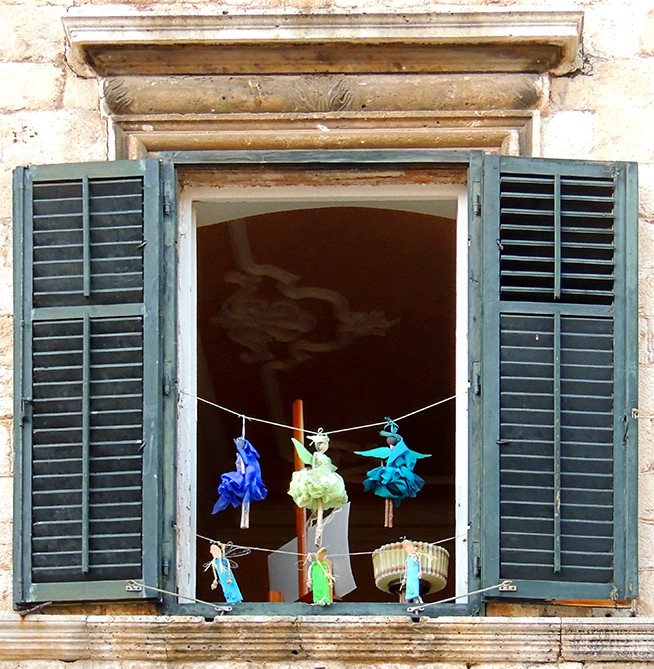 Dolls2