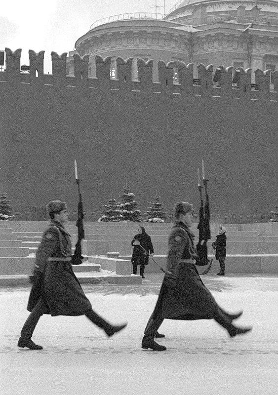 MoscowSoldiers&SnowladiesKremlin1977